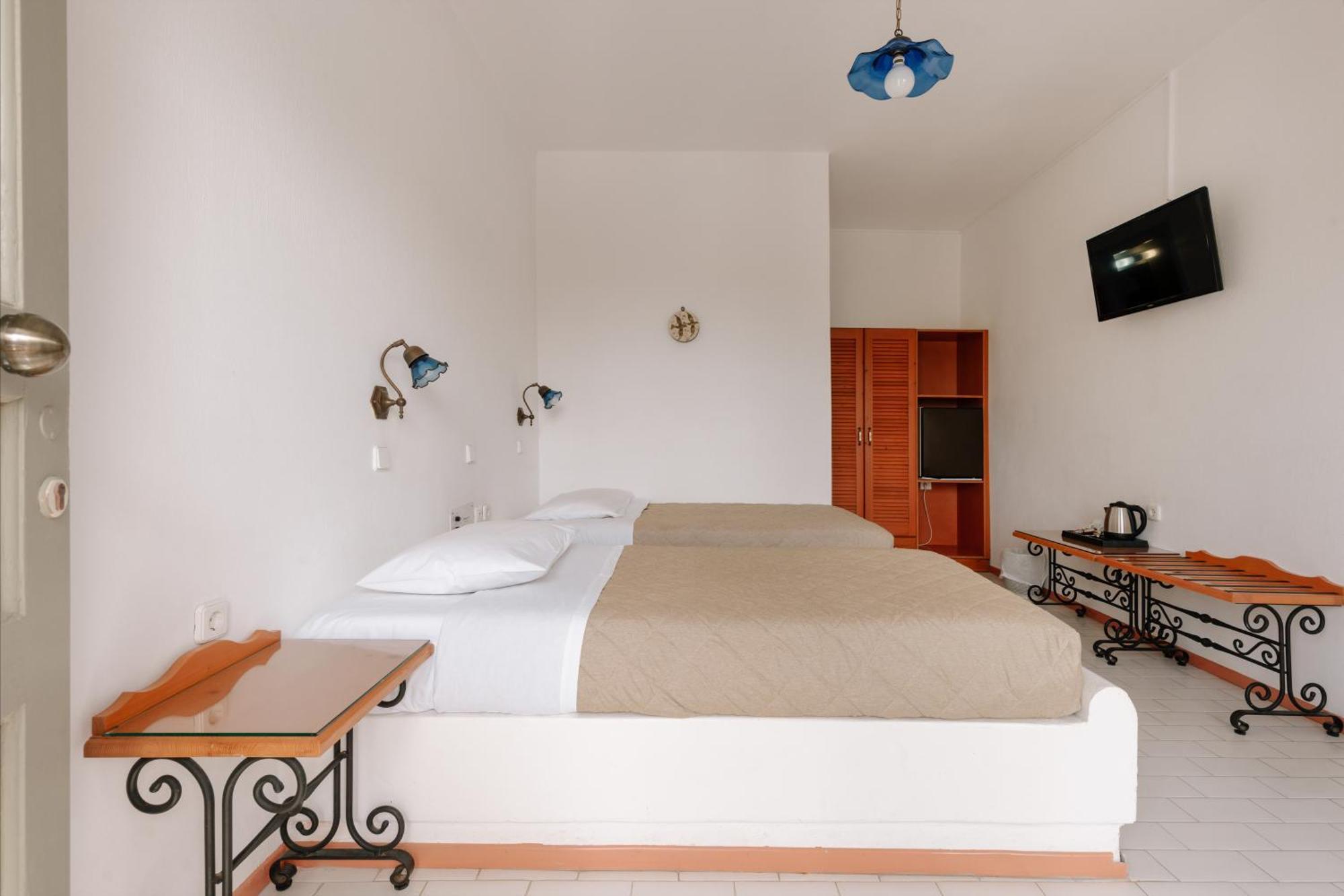 Pnoi Hotel Logaras Rum bild